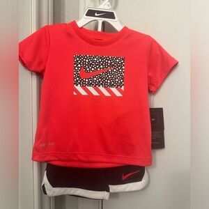 NWT Nike Baby Girls Dri-FIT 2-pc. Logo T-Shirt and Shorts Set size 12m